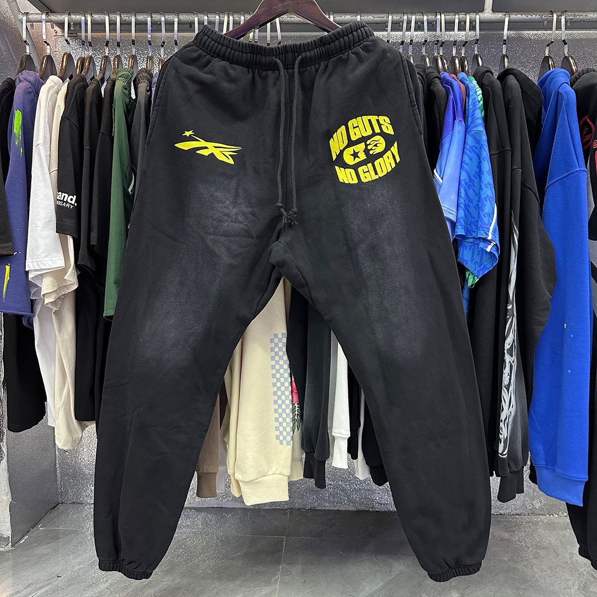 AM-Hellstar Shorts